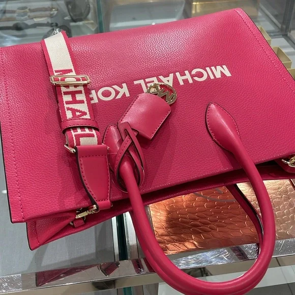 Michael Kors Mirella Medium East West Pebbled Leather Tote Shopper Bag MK EW
NWT - Picture 8 of 16